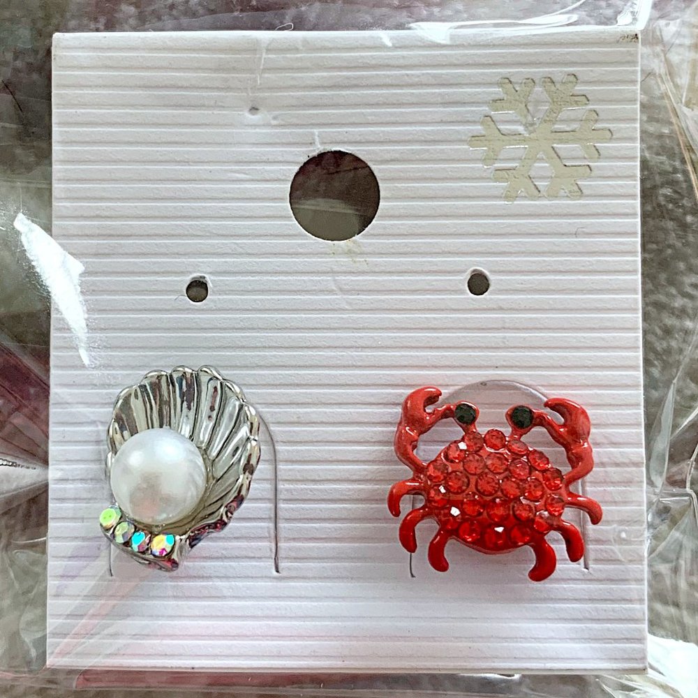 Crab & Pearl Clam Shell Asymmetrical Rhinestone Stud Earrings - Picture 3 of 4